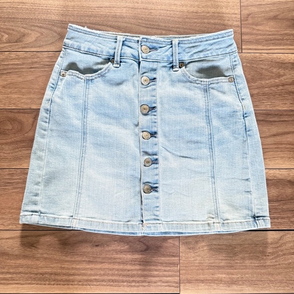 American Eagle | Size 00 | Light Wash Button-Front Denim Skirt - Picture 2 of 10